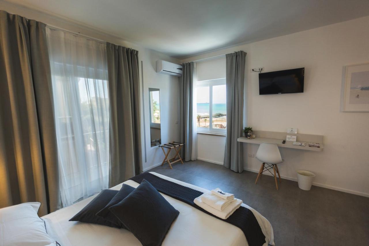 B&B A Due Passi Dal Mare Gela Exterior foto