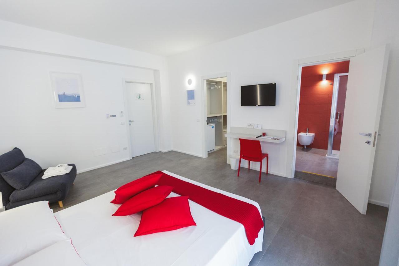 B&B A Due Passi Dal Mare Gela Exterior foto